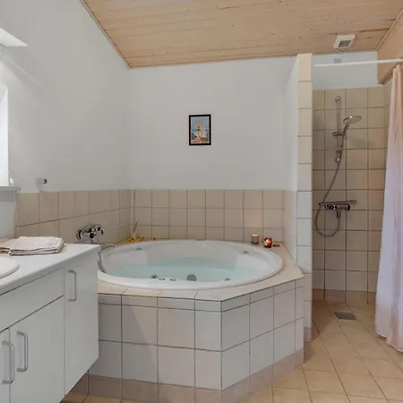 Fantastisk Hjem I Med Køkken Feriehus *