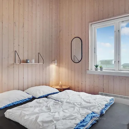 Holiday home Stunning In With Kitchen *