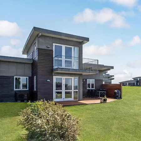 Holiday home Stunning In With Kitchen *