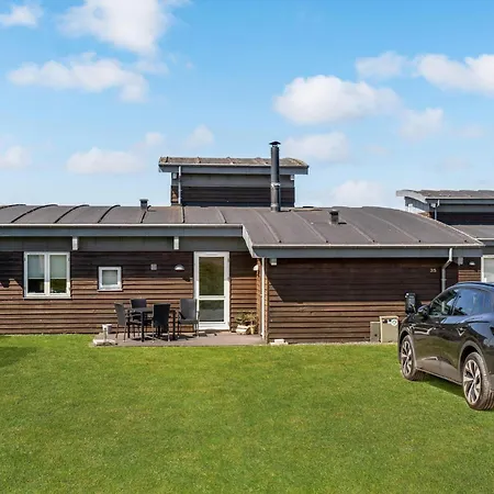 Stunning In With Kitchen Holiday home