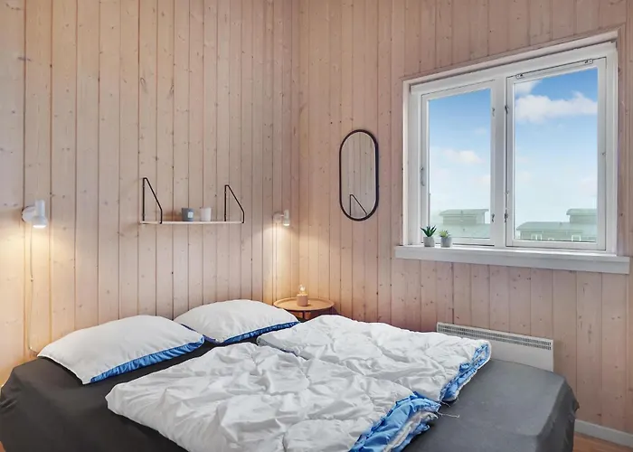 Holiday home Stunning In With Kitchen *