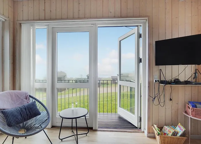 Holiday home Stunning In With Kitchen Faaborg