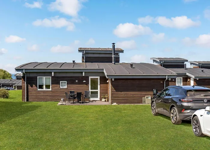 Stunning In With Kitchen Holiday home